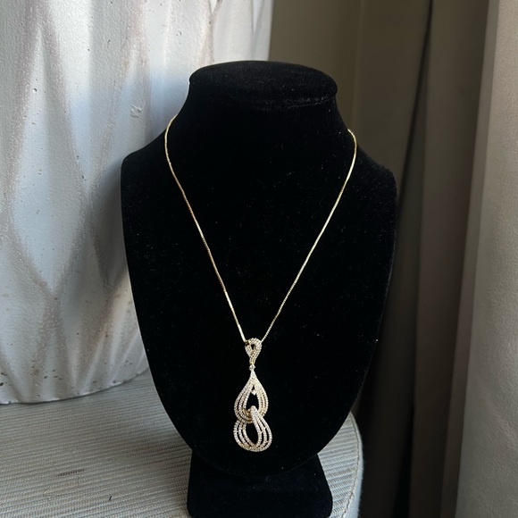 Jewelry - Gold and Silver twisted Pendant Necklace
